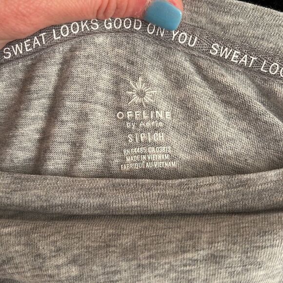 Aerie Crop Winter Dog Graphic T-Shirt S - Picture 3 of 3